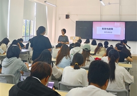 形势与政策教研室召开师生座谈会