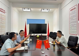 马克思主义学院与战旗村共商实践基地建设事宜