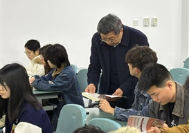 马克思主义学院开展新学期首次集体巡课 严把课堂教学第一关